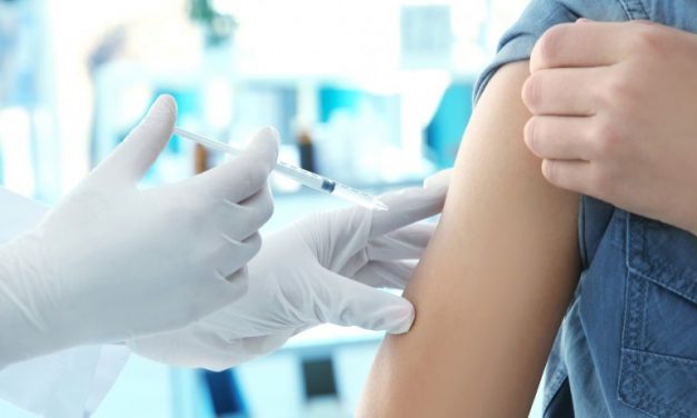 Oficial american CDC: a treia doză de vaccin ar putea produce efecte secundare mai grave
