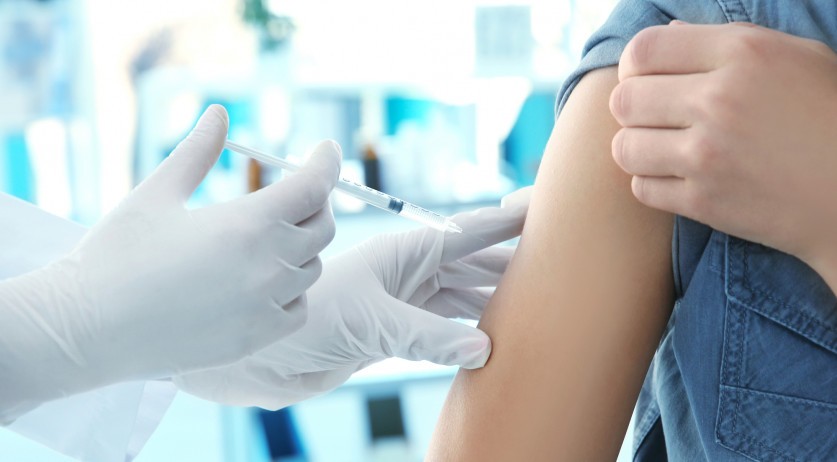 Oficial american CDC: a treia doză de vaccin ar putea produce efecte secundare mai grave