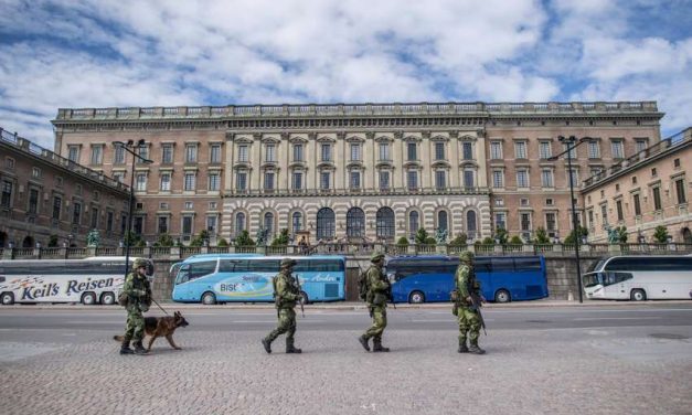 80% dintre suedezi ar vrea ca armata să ajute la combaterea violenței care sufocă Suedia