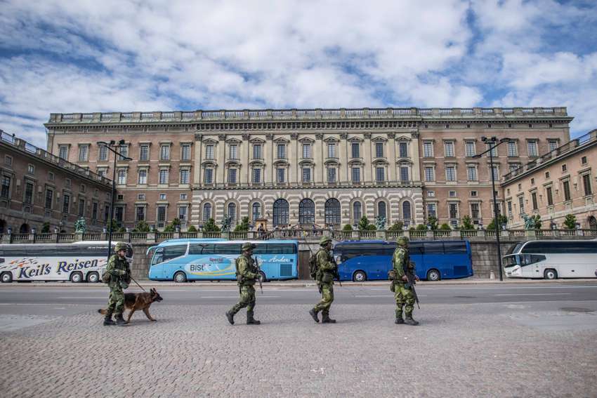 80% dintre suedezi ar vrea ca armata să ajute la combaterea violenței care sufocă Suedia