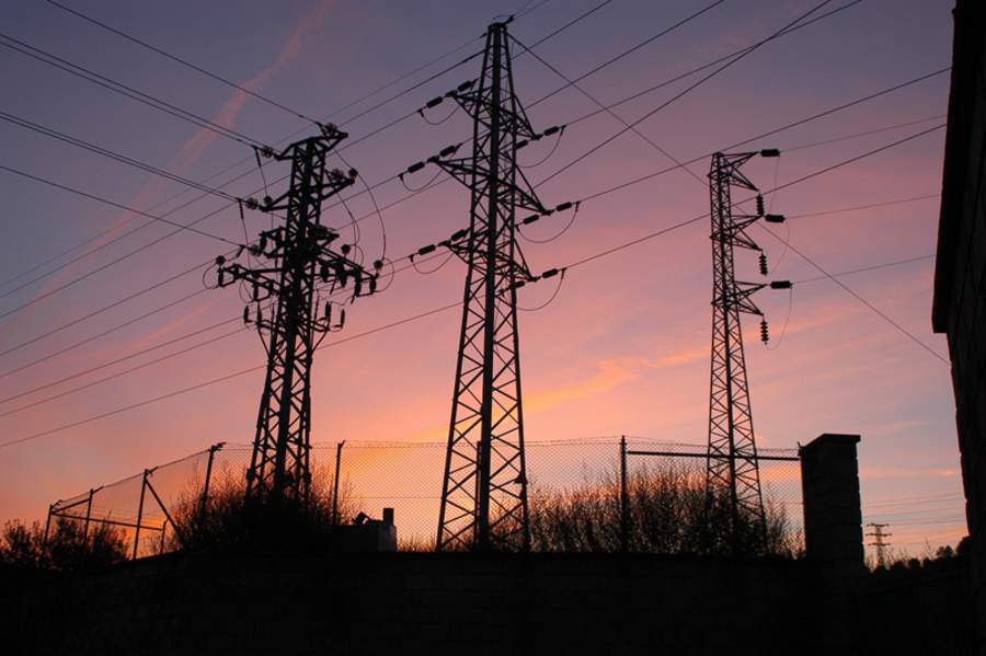 Decizie ANRE: clienții vor fi despăgubiți pentru întreruperea energiei electrice de câteva secunde