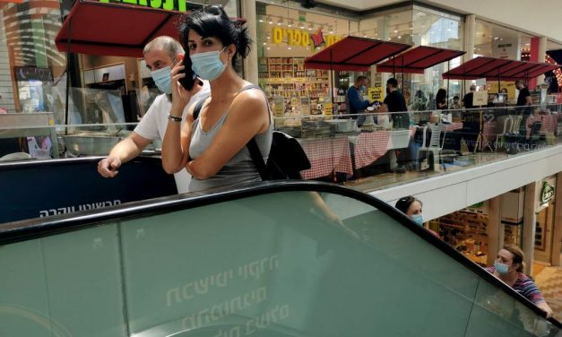 Israelul reintroduce obligația de a purta mască în interior pe fondul unor noi temeri de virus