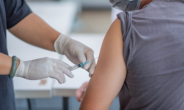 Comisia de Vaccinare din Mare Britanie: Imunizarea naturală a copiilor și adolescenților e preferabilă față de riscul vaccinării