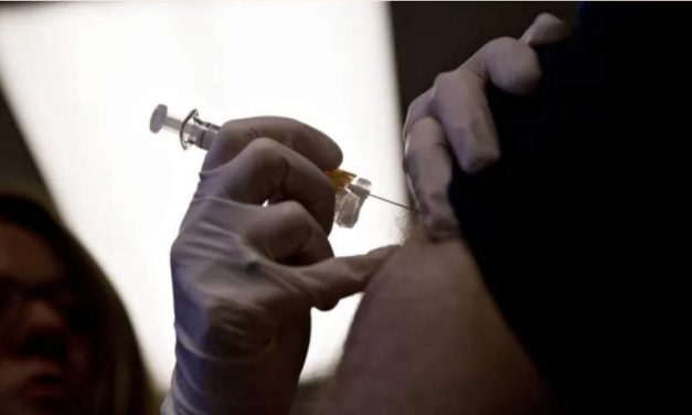 Se pregătește impunerea vaccinării anti-covid în România, după modelul Franței și Greciei