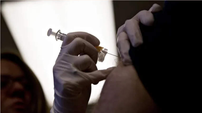 Se pregătește impunerea vaccinării anti-covid în România, după modelul Franței și Greciei