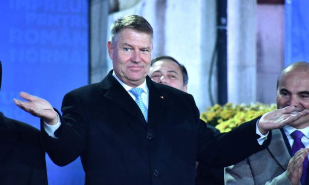 Iohannis juca golf când părinții îsi comemorau copiii arși la Colectiv acum 6 ani