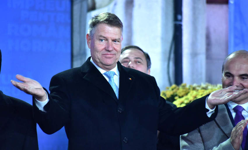 Iohannis a scăzut la 14% în topul încrederii românilor; 80% spun că România se îndreaptă într-o direcție greșită