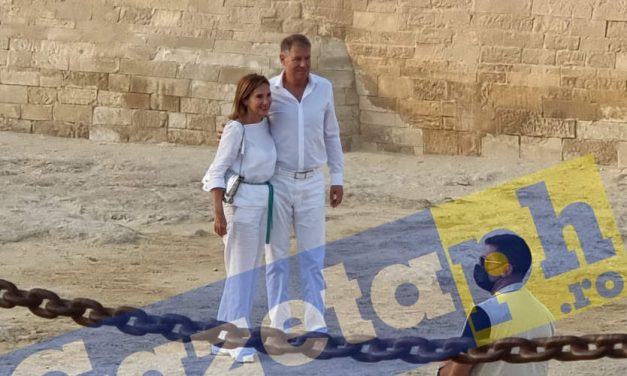 Iohannis în excursie la Piramide, românii cu criza sanitară, închiși în case în frig și sărăcie