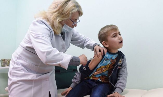 Care este urgența pentru vaccinarea copiilor împotriva COVID-19? Date nu vorbe