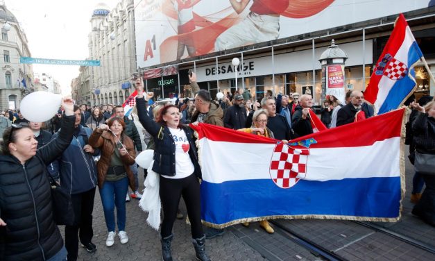 In Croația s-au strans destule semnaturi pentru referendum impotriva certificatelor verzi