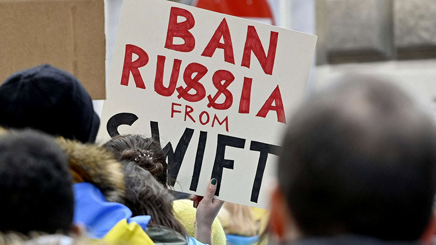 Statele Unite, UE și aliații au tăiat Rusia de la SWIFT. Germania a cedat până la urmă