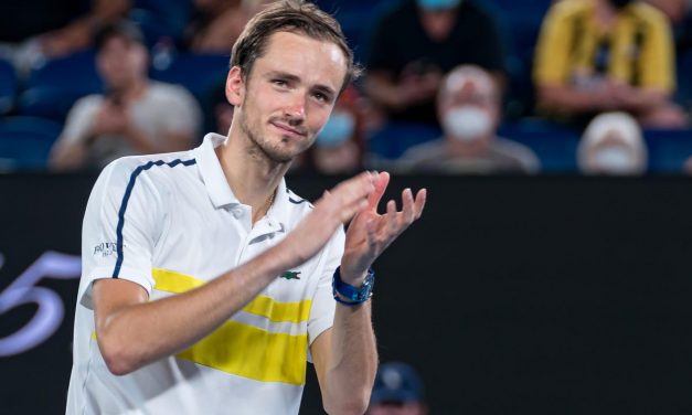 Jucătorul de tenis numărul 1 mondial va fi suspendat de la Wimbledon dacă nu îl denunță pe Putin