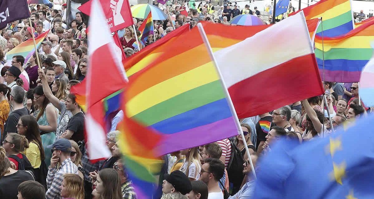 Polonia: O nouă lege împotriva propagandei LGBT în școli