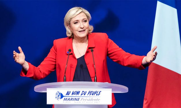 UE dezgroapă acuzațiile vechi de 18 ani împotriva lui Marine Le Pen pentru a-l ajuta pe progresistul Macron