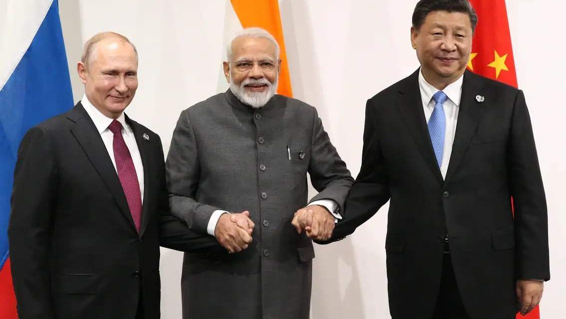 Rusia trimite cantități record de petrol în India și China