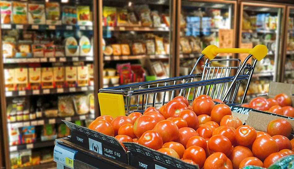 Nereguli grave în marile supermarketuri de pe litoral. ANPC propune închiderea lor