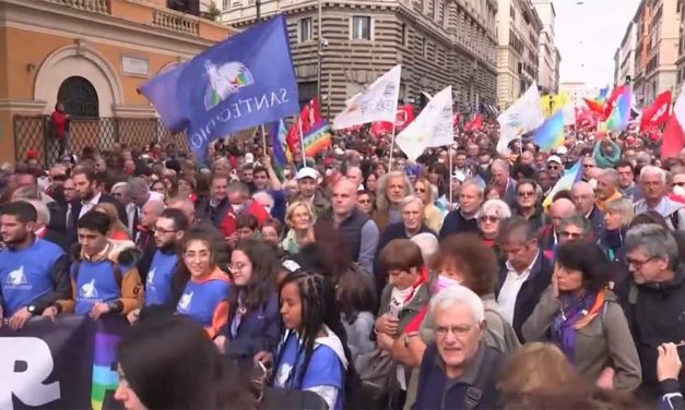 Zeci de mii de italieni au protestat pentru pacea în Ucraina