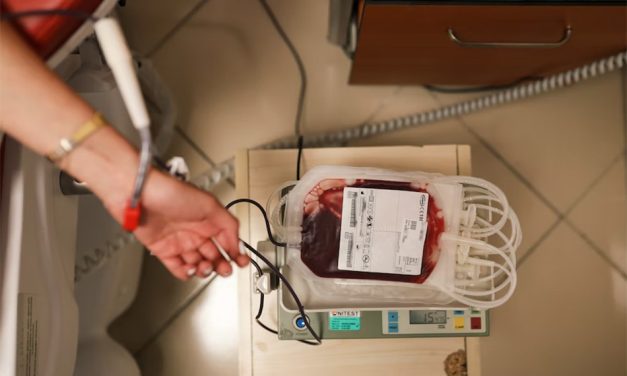Sângele pentru transfuzii donat de nevaccinați, la mare căutare. Iată cum se poate obține