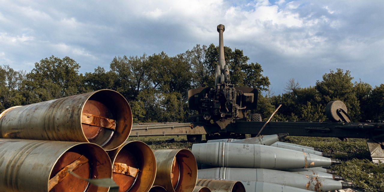 Occidentul caută pe fundul sacului muniție de artilerie pentru susținerea Ucrainei
