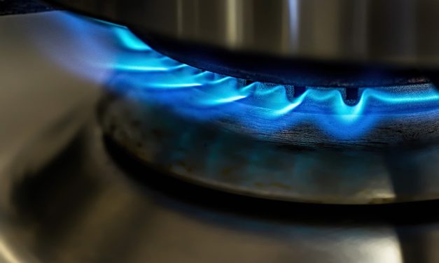 Deși iarna este blândă, rezervele de gaze ale României scad rapid iar dependența de gazul rusesc rămâne în continuare
