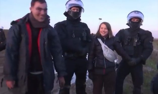 Falsa arestare a salvatoarei planetei, Greta Thunberg, un circ ieftin pentru istericii verzi
