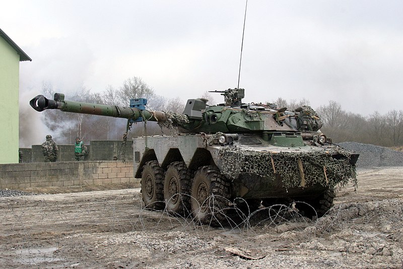 Franța va trimite tancuri ușoare de luptă în Ucraina