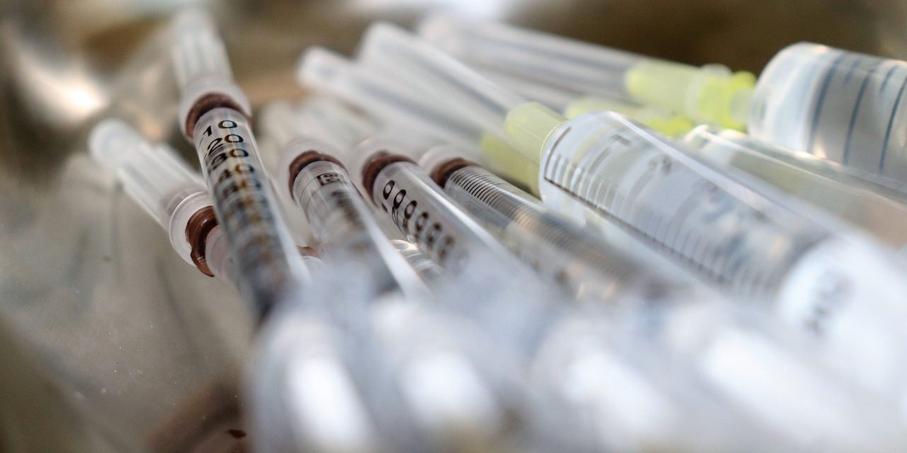 Critici neașteptate pentru campania „înșelătoare” de vaccinare cu doze booster